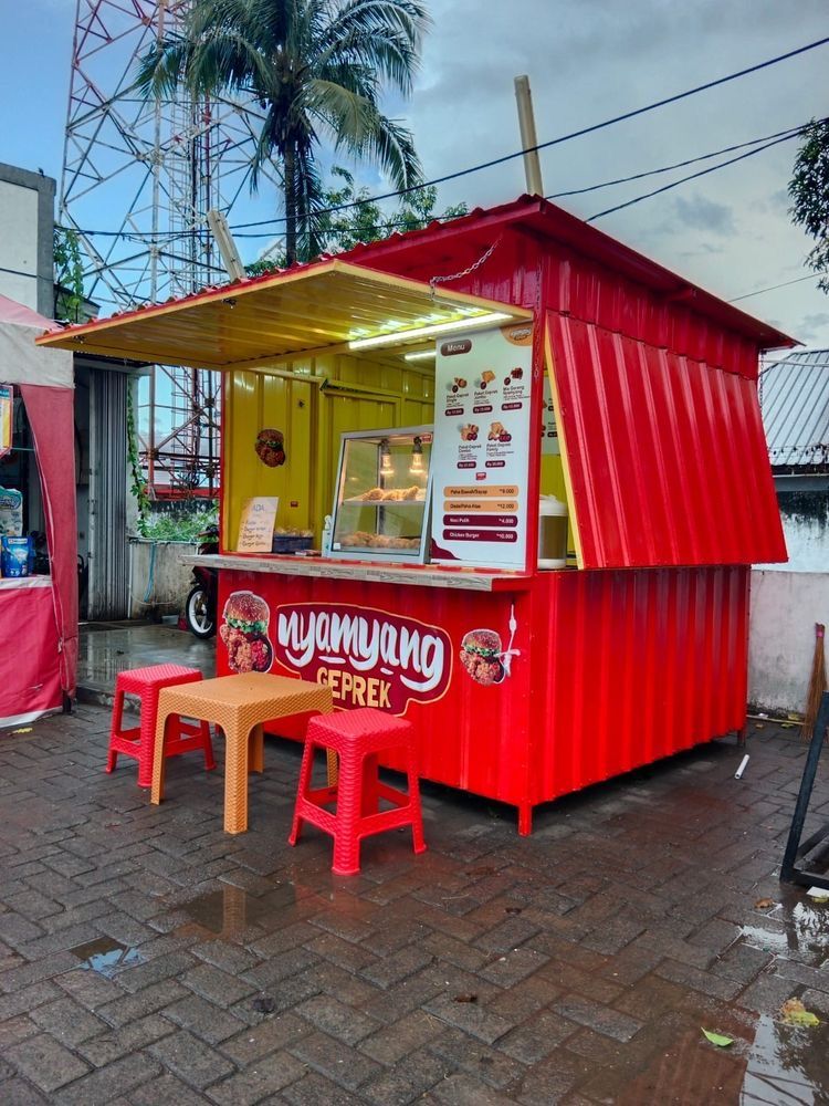 Booth Container